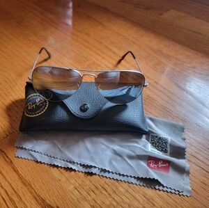 Ray-Ban Aviator Polarized Sunglasses with Case